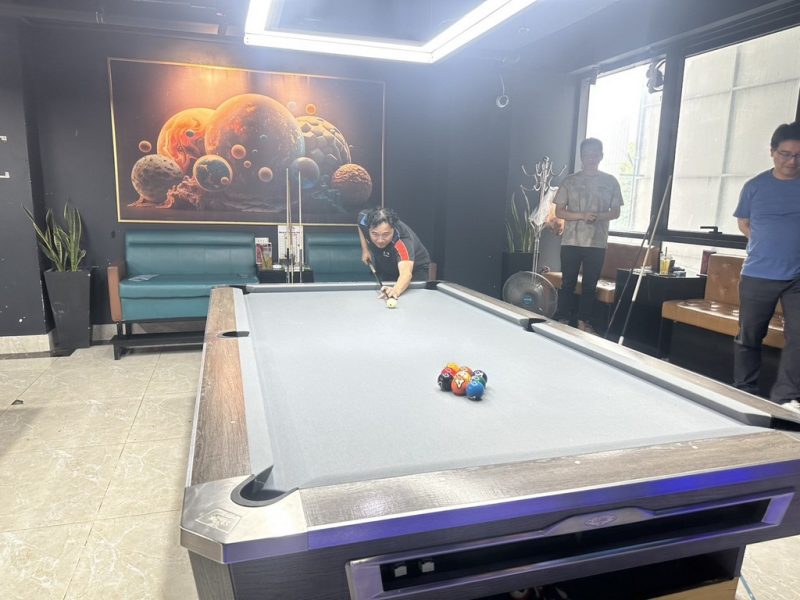 河內商會羅世良會長為北寧商會端午節盃撞球賽開球