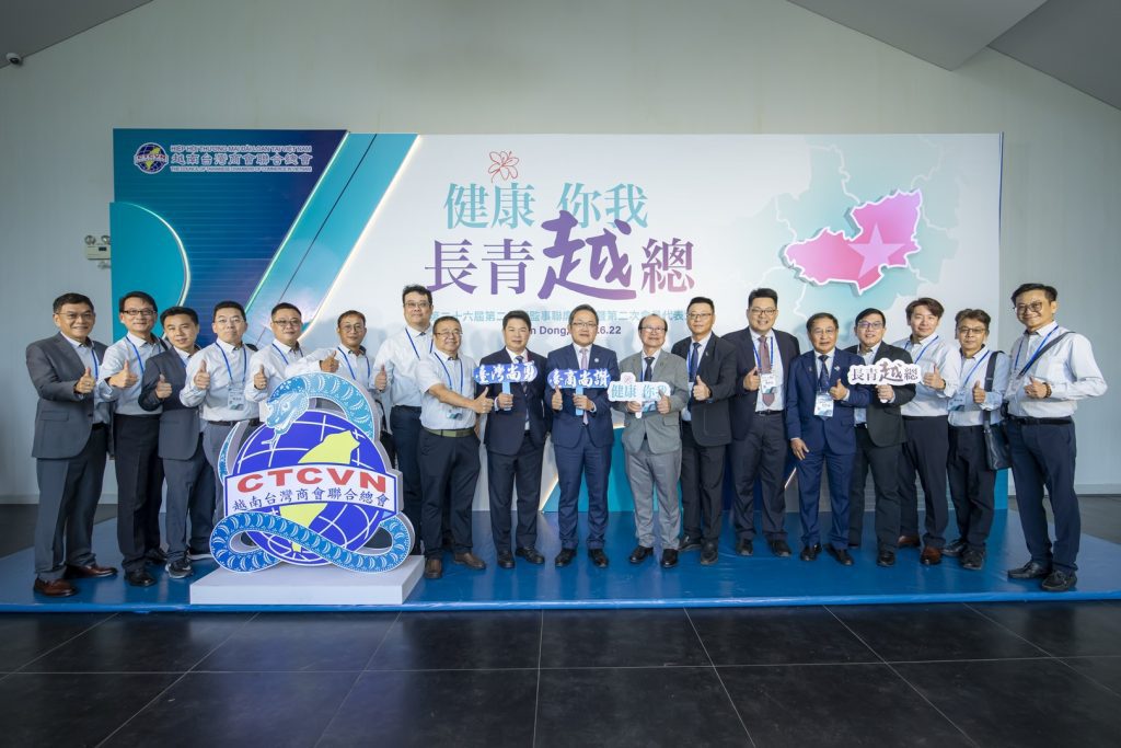 總會26第二次會員大會-北寧台商會與劉世忠大使合照