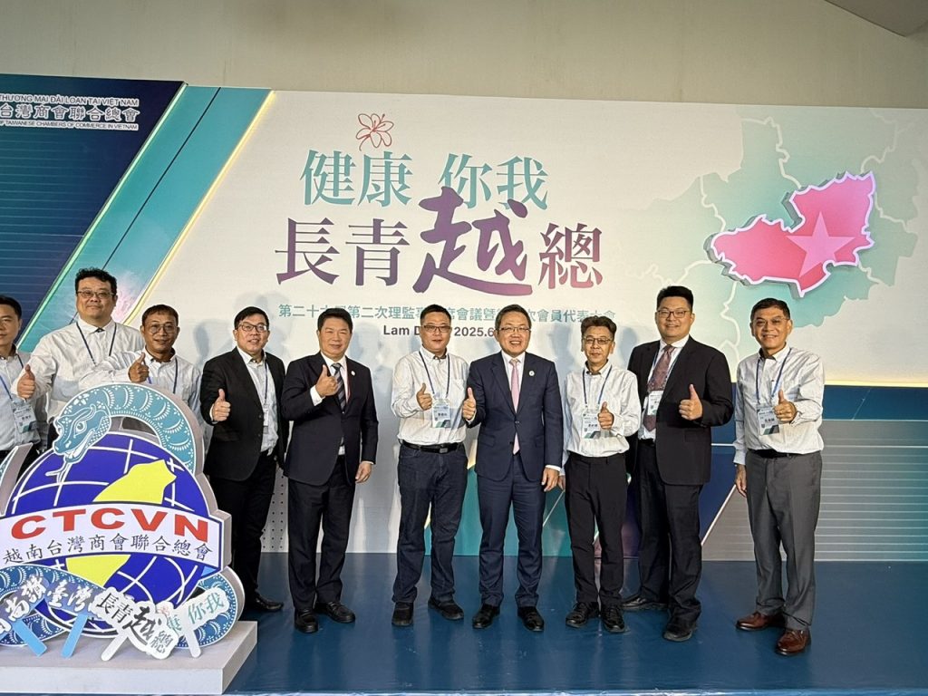 總會26第二次會員大會-北寧台商會與劉世忠大使與韓國耀處長合照