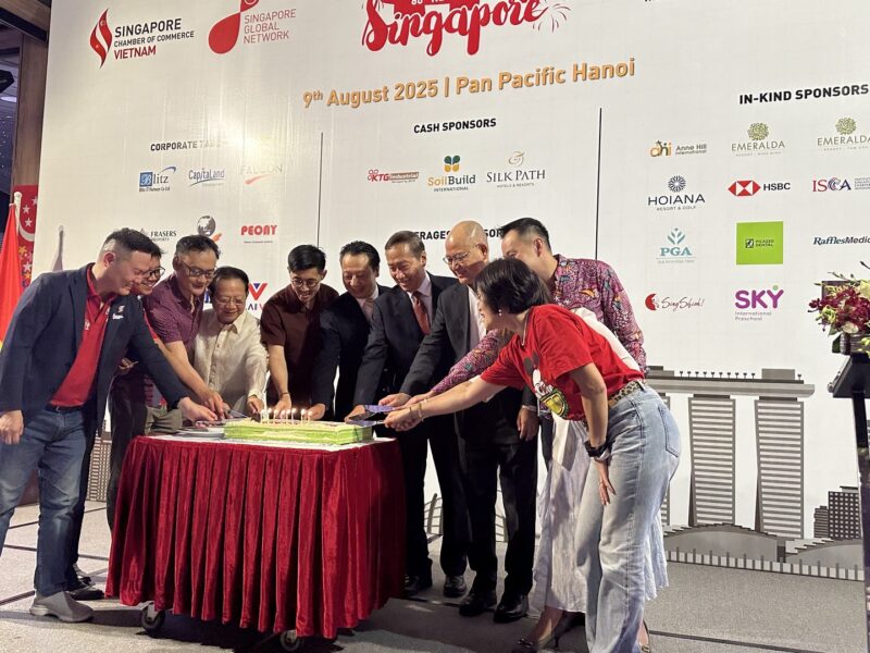 駐越南台北經濟文化代表處的林易民公使也出席新加坡六十週年國慶晚宴，並與大家一同為新加坡的生日切蛋糕，表達祝賀之情