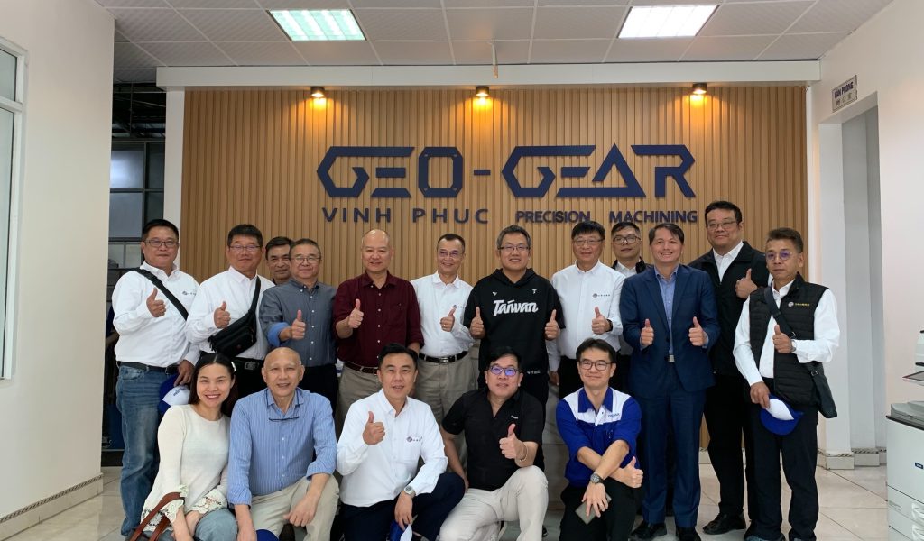 駐越南代表處劉世忠大使率團參訪越南精業工業有限公司（GEO-GEAR）